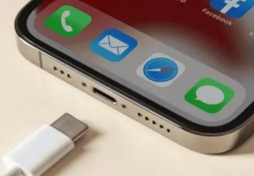 玉龙苹果15维修分享iPhone15改USB-C接口后能和安卓用户互借充电器吗